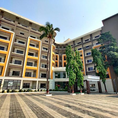 Golden Chariot Hotel Daman Exterior foto