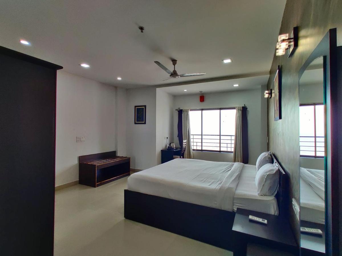 Golden Chariot Hotel Daman Exterior foto