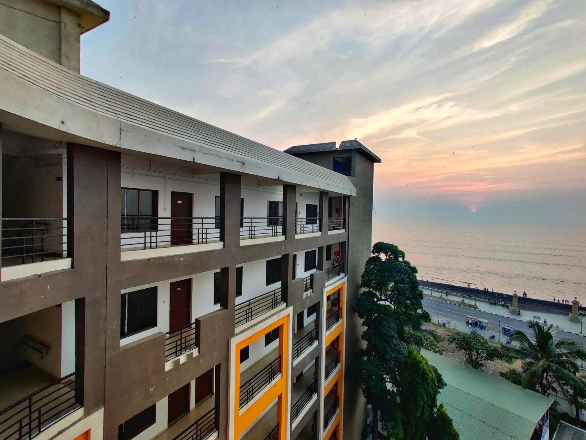 Golden Chariot Hotel Daman Exterior foto