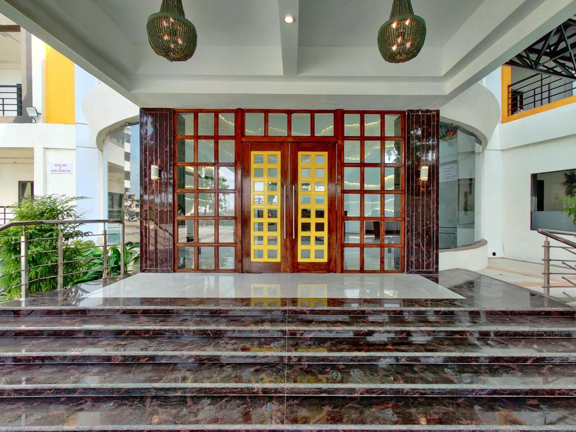 Golden Chariot Hotel Daman Exterior foto