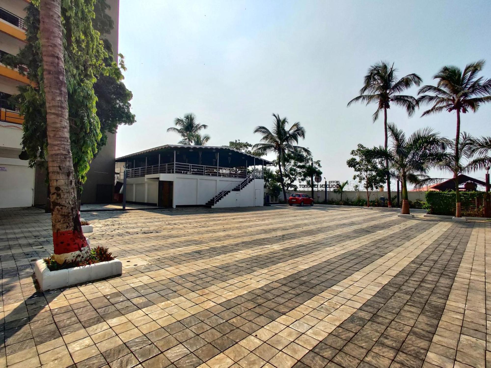 Golden Chariot Hotel Daman Exterior foto