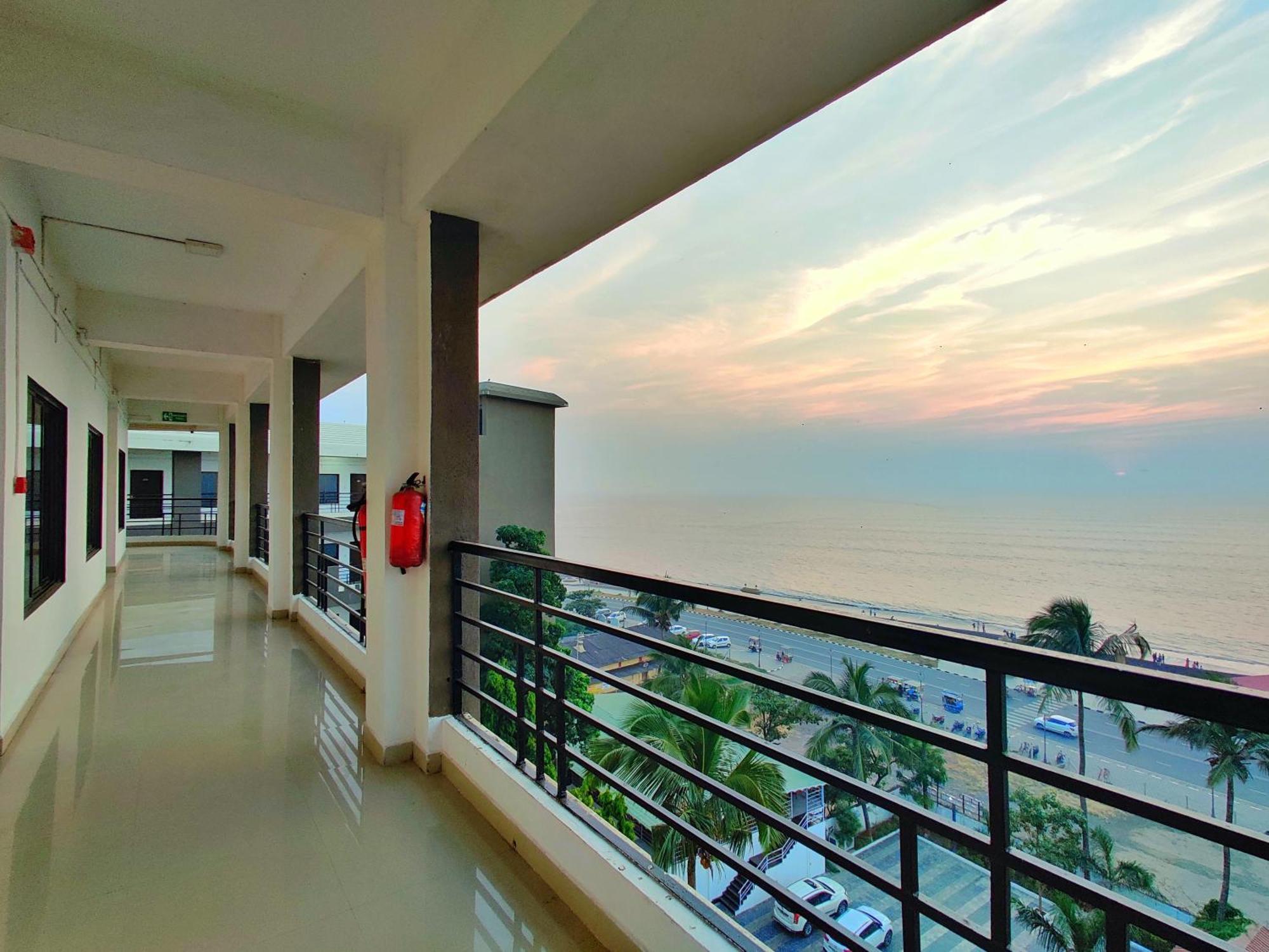 Golden Chariot Hotel Daman Exterior foto