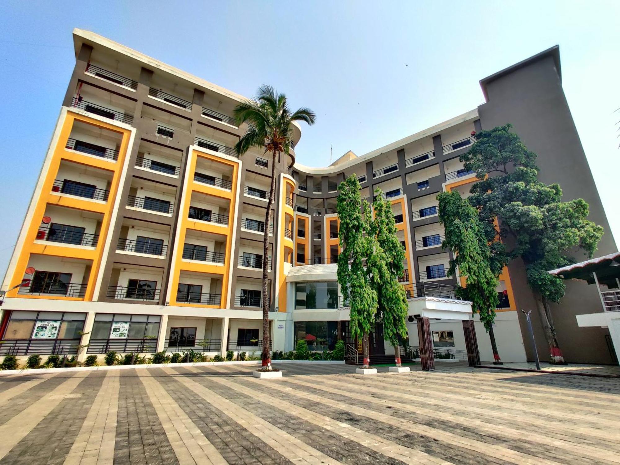 Golden Chariot Hotel Daman Exterior foto