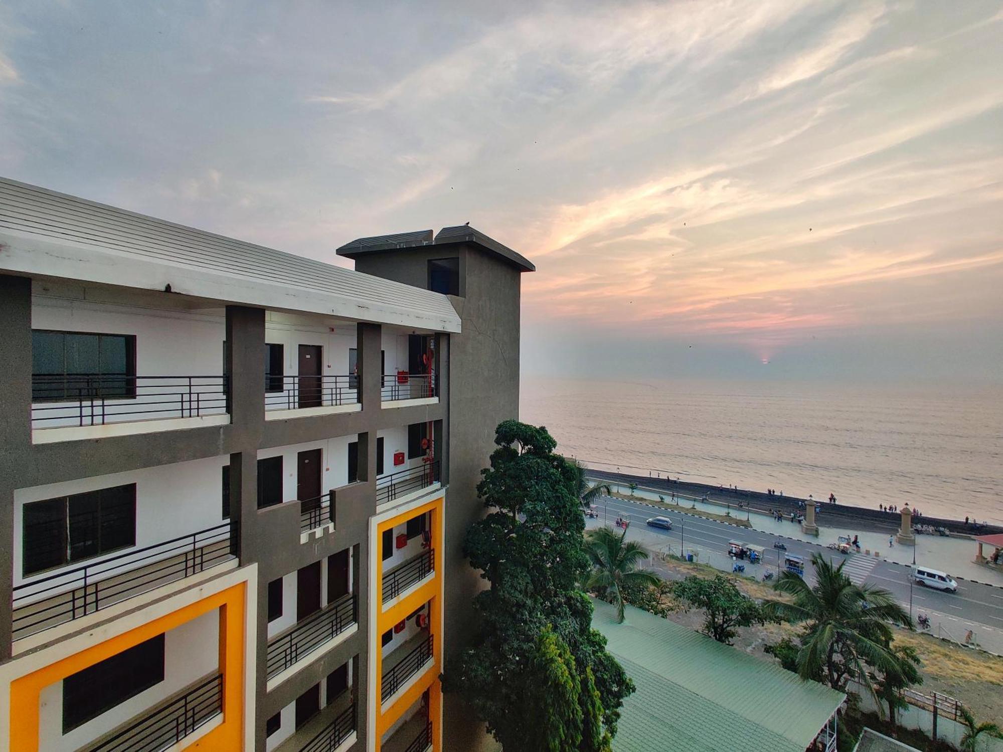 Golden Chariot Hotel Daman Exterior foto