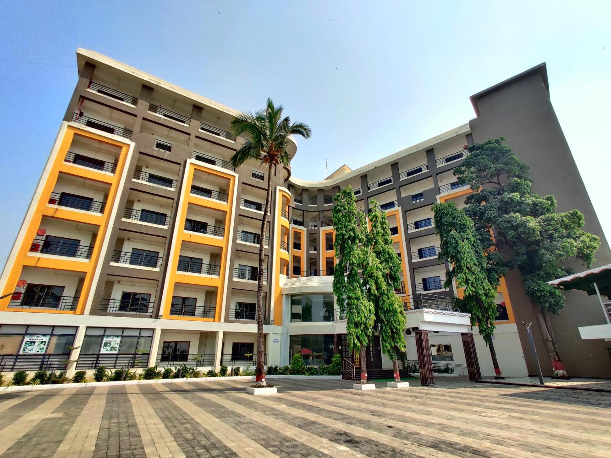 Golden Chariot Hotel Daman Exterior foto