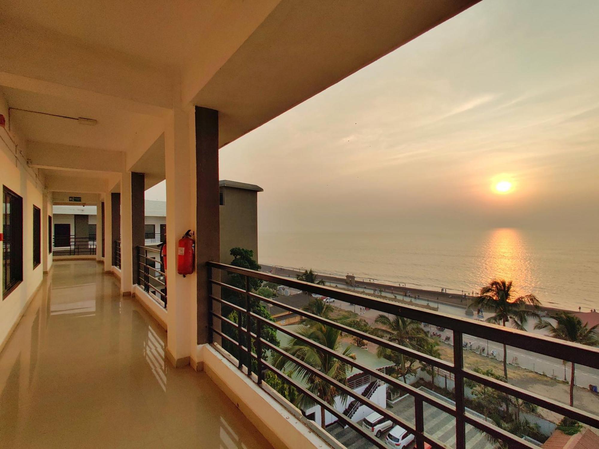 Golden Chariot Hotel Daman Exterior foto