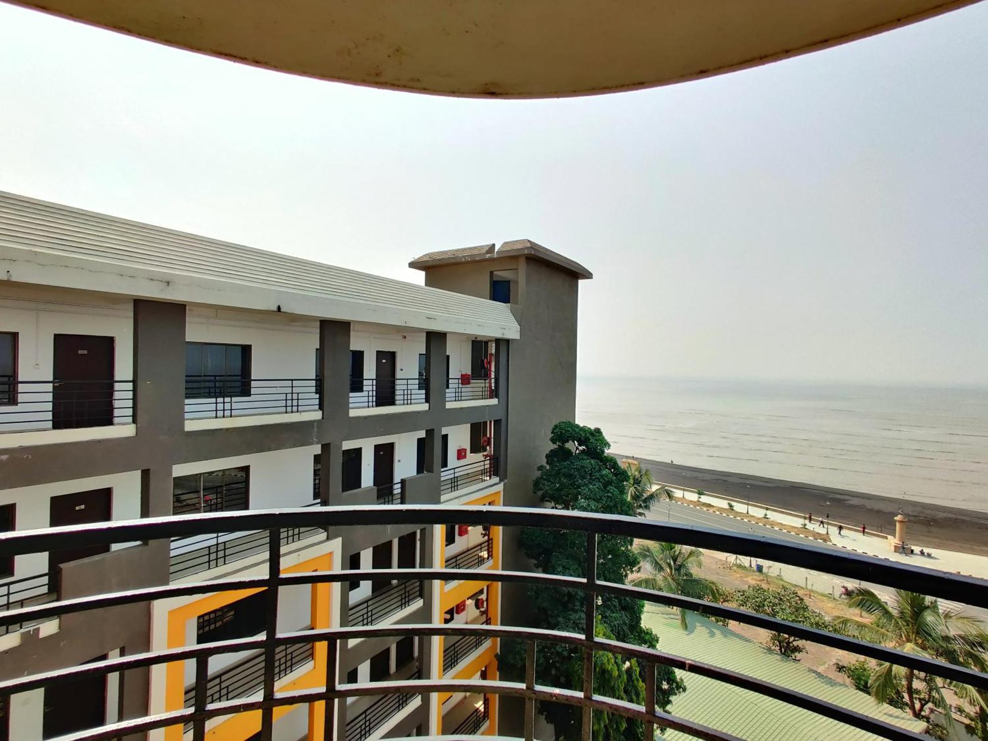Golden Chariot Hotel Daman Exterior foto