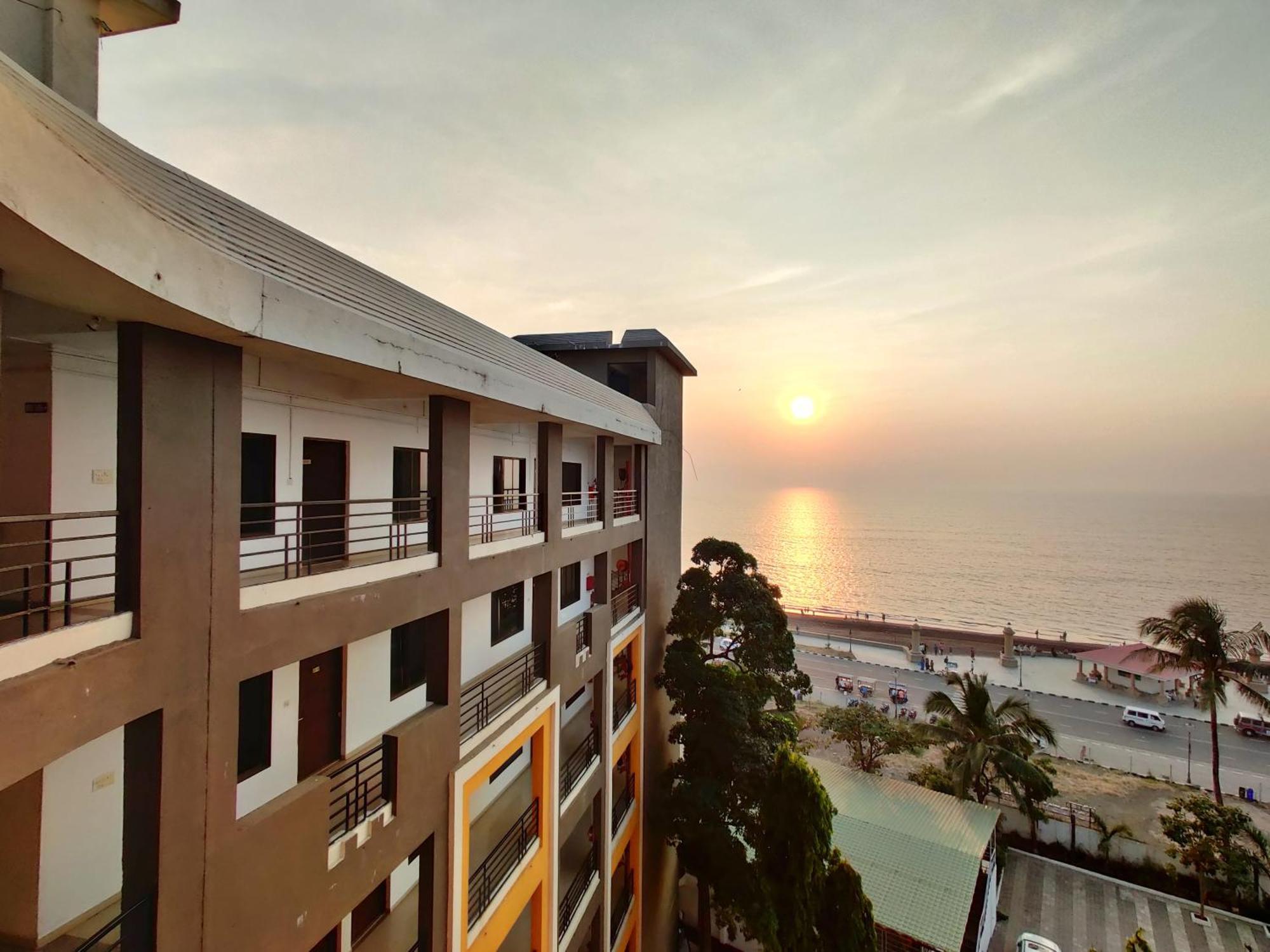 Golden Chariot Hotel Daman Exterior foto
