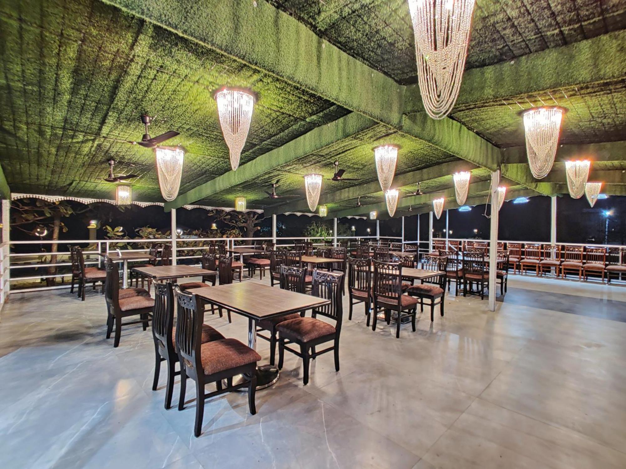 Golden Chariot Hotel Daman Exterior foto