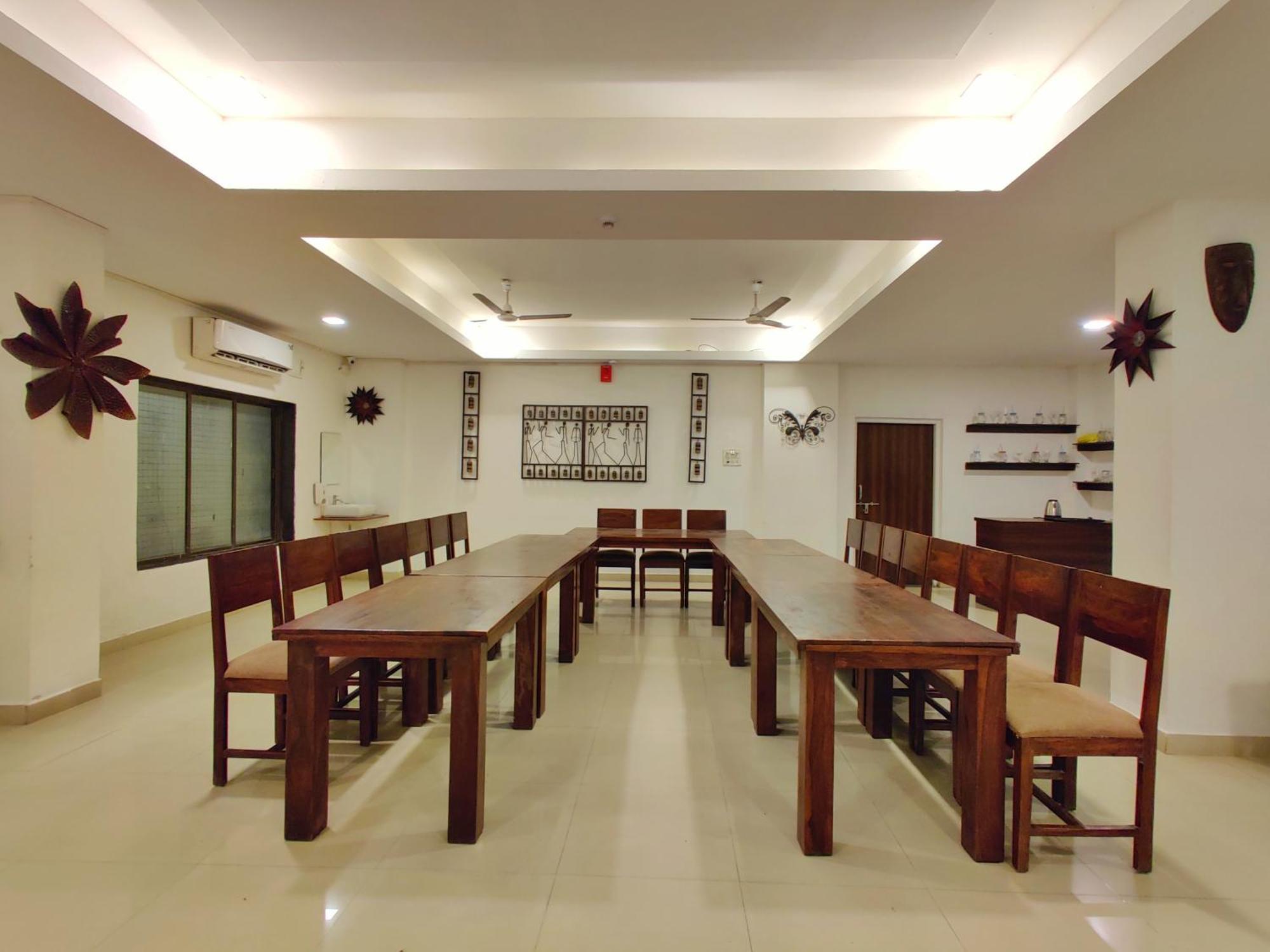 Golden Chariot Hotel Daman Exterior foto