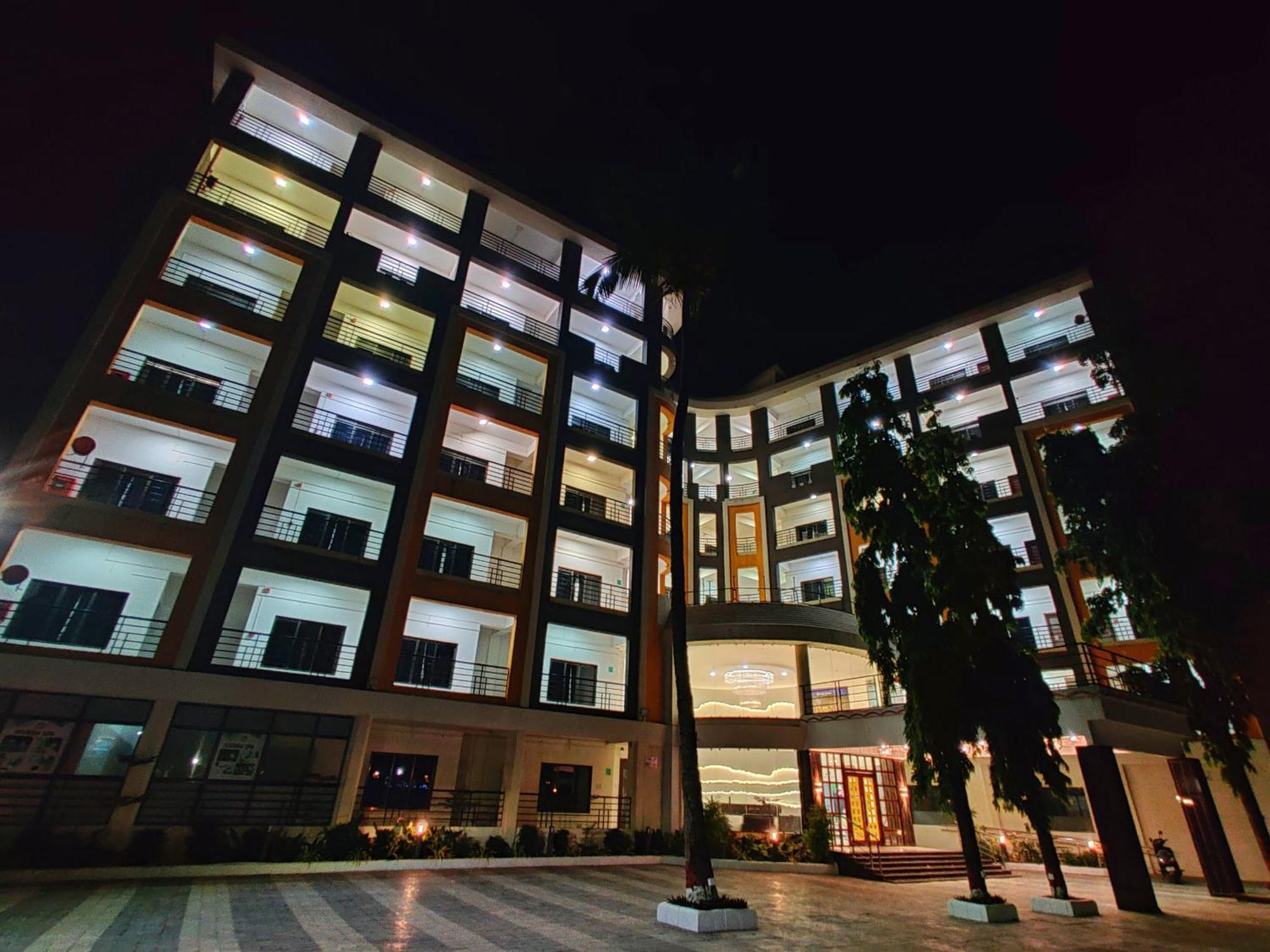 Golden Chariot Hotel Daman Exterior foto
